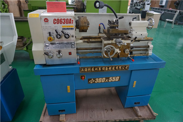 普通车床